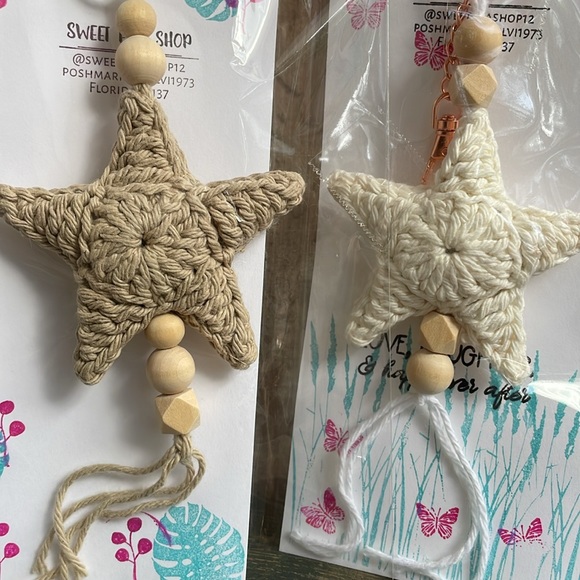 HANDMADE CROCHET STAR KEYCHAIN NATURAL COLOR WOODEN BEADS - Picture 10 of 14